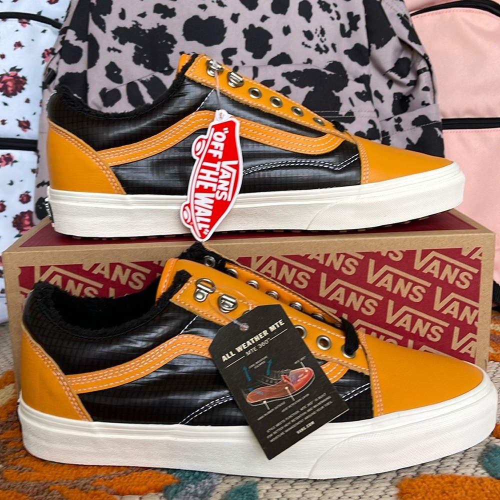 Vans Men’s Old Skool Mte (Mte) Apricot/Black
VN0A348F2NF
Sneakers